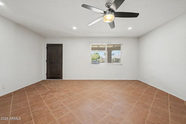 3910 E SHANGRI LA Road, Phoenix, AZ 85028