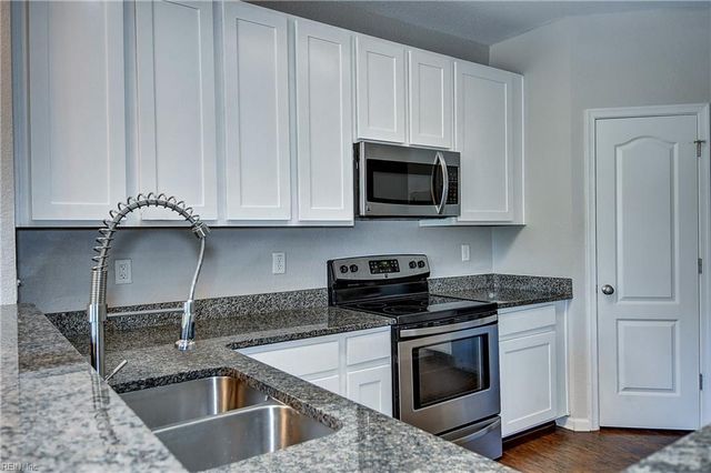 239 Breccia LN, Virginia Beach, VA 23462