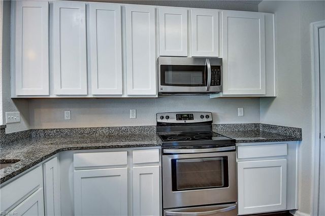 239 Breccia LN, Virginia Beach, VA 23462