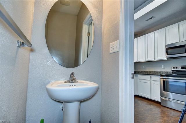 239 Breccia LN, Virginia Beach, VA 23462