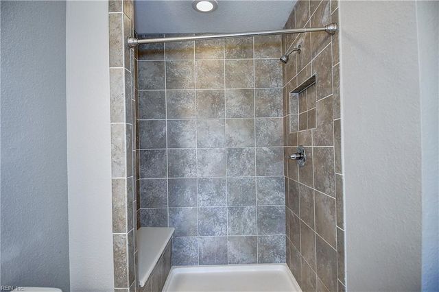 239 Breccia LN, Virginia Beach, VA 23462