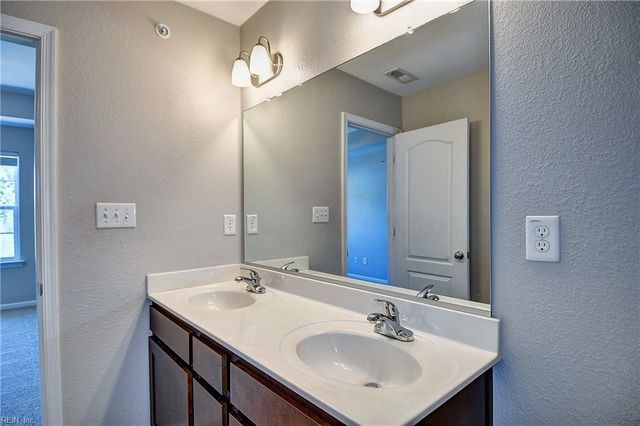 239 Breccia LN, Virginia Beach, VA 23462