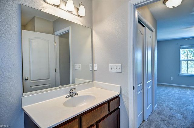 239 Breccia LN, Virginia Beach, VA 23462