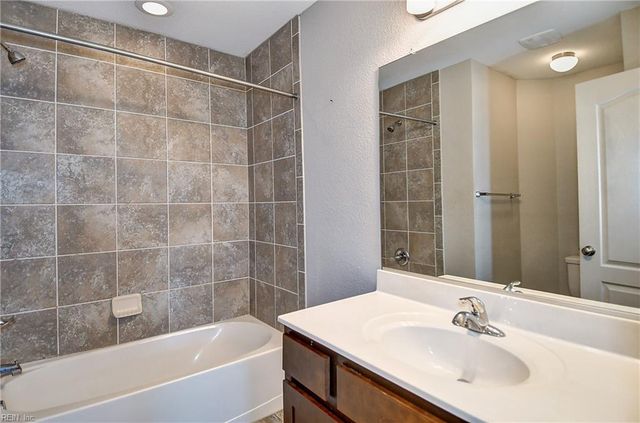 239 Breccia LN, Virginia Beach, VA 23462