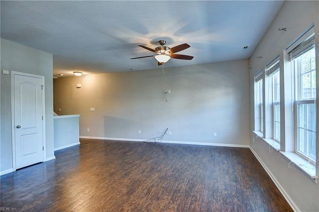 239 Breccia LN, Virginia Beach, VA 23462