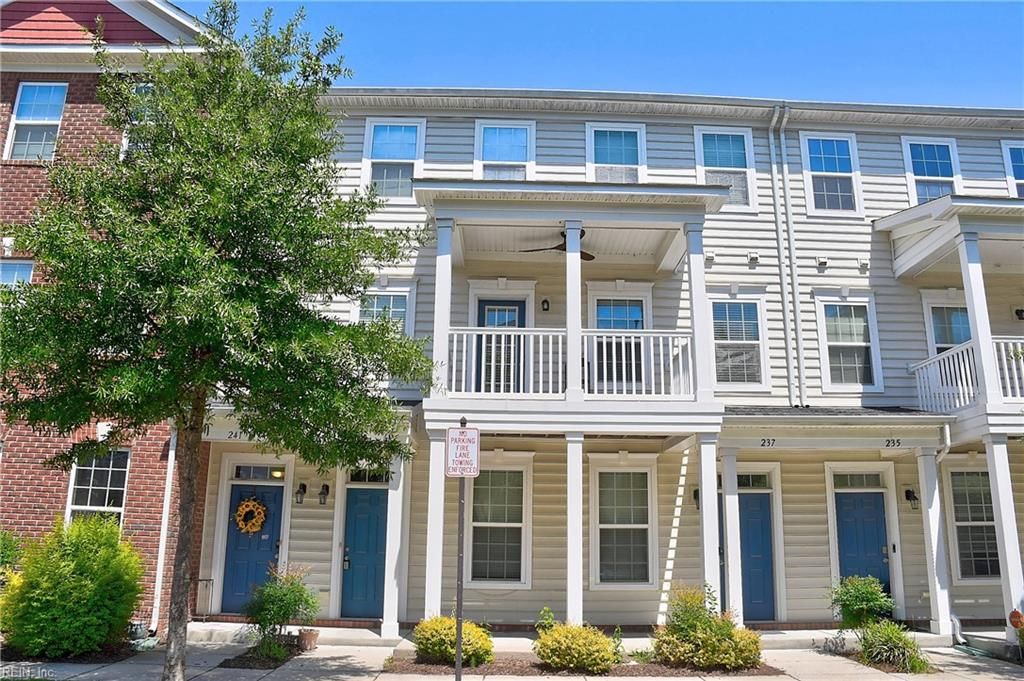 239 Breccia LN, Virginia Beach, VA 23462