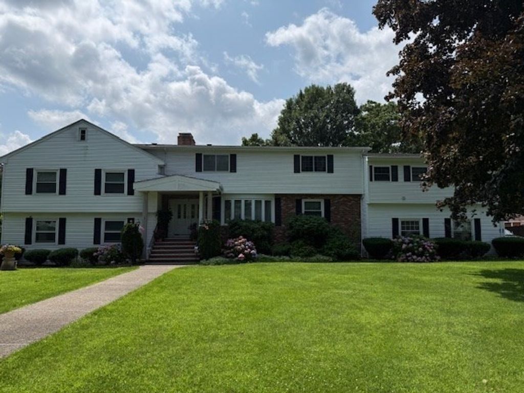16 Indian Rock Dr B, Saugus, MA 01906