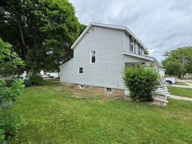 1004 S Kinney Avenue, Pleasant, MI 48858
