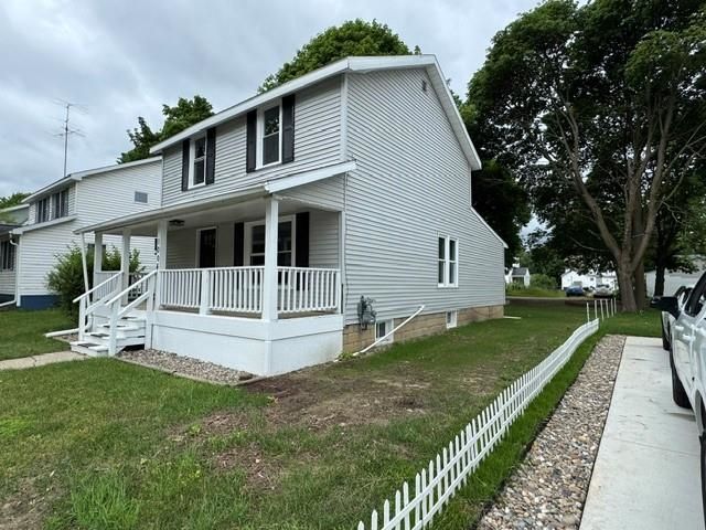 1004 S Kinney Avenue, Pleasant, MI 48858