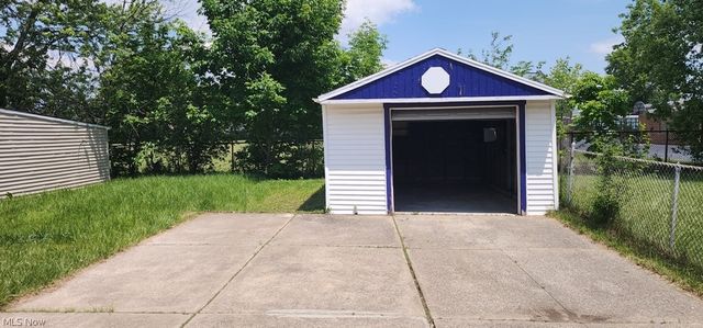14809 Rockside Road, Maple Heights, OH 44137