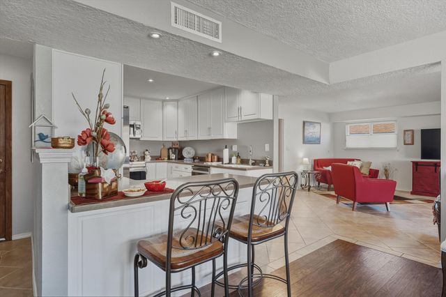 6805 Orphelia Avenue NE, Albuquerque, NM 87109