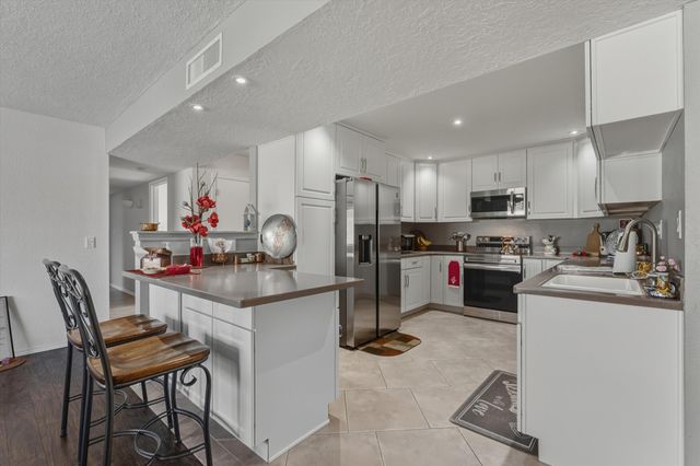 6805 Orphelia Avenue NE, Albuquerque, NM 87109