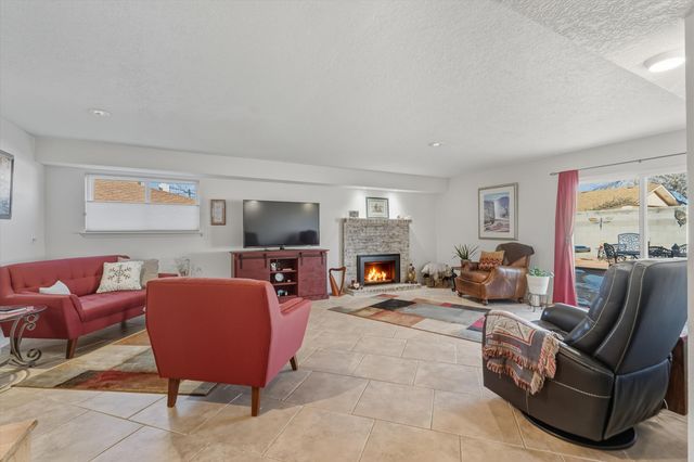 6805 Orphelia Avenue NE, Albuquerque, NM 87109