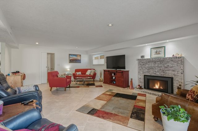 6805 Orphelia Avenue NE, Albuquerque, NM 87109