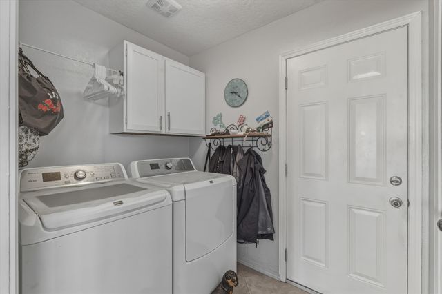 6805 Orphelia Avenue NE, Albuquerque, NM 87109