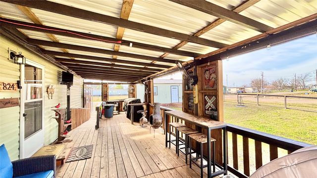 824 Holiday Village Drive, Quitman, TX 75783