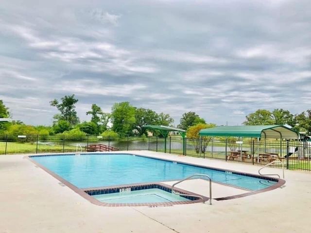 824 Holiday Village Drive, Quitman, TX 75783