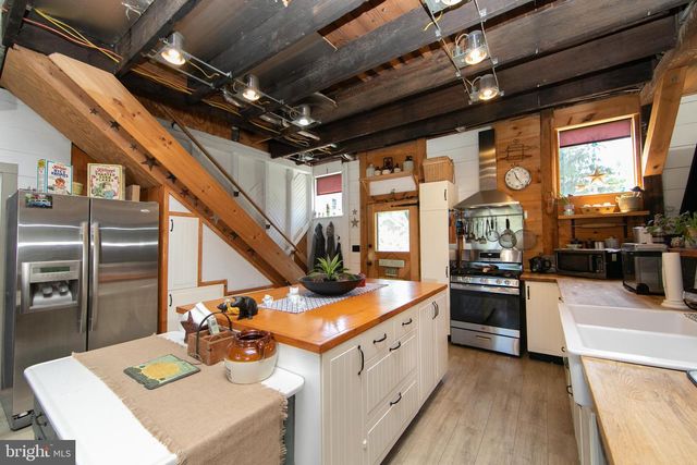 201 RAILROAD AVE, Franklinville, NJ 08322