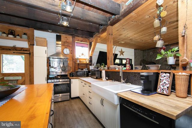 201 RAILROAD AVE, Franklinville, NJ 08322