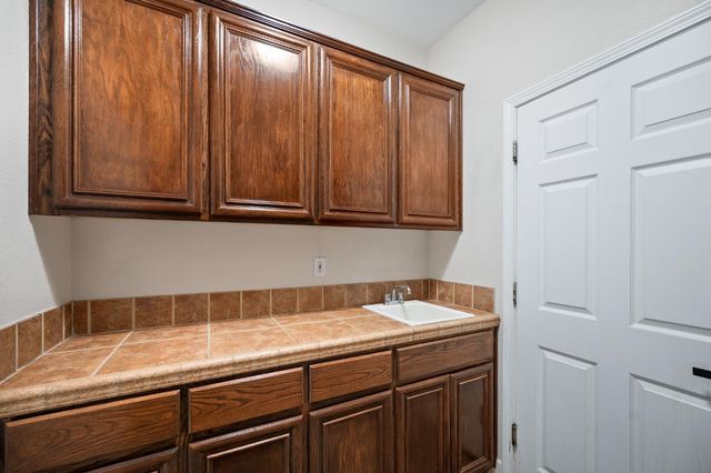 2778 Silverado Dr, Valley Springs, CA 95252