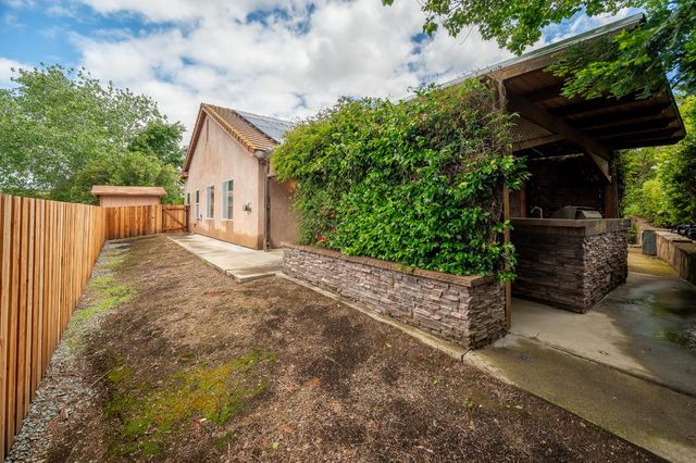 2778 Silverado Dr, Valley Springs, CA 95252