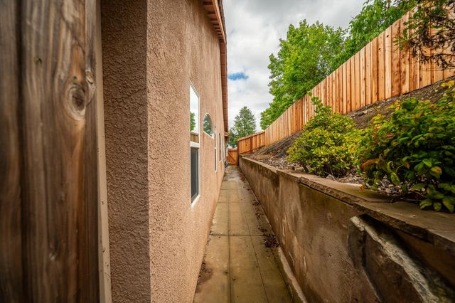 2778 Silverado Dr, Valley Springs, CA 95252