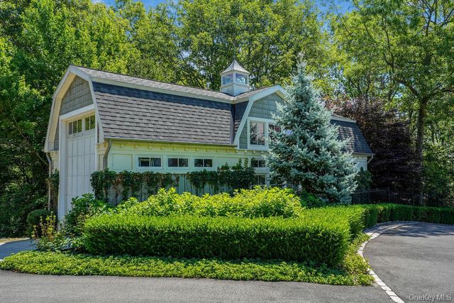 18 Gwynne Road, Melville, NY 11747