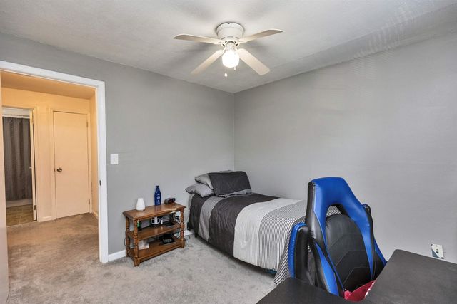 8 Middle Rd # B, Plaistow, NH 03865