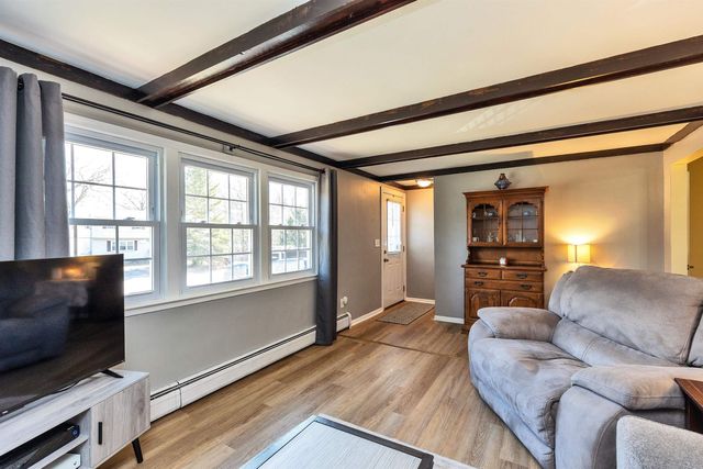 8 Middle Rd # B, Plaistow, NH 03865