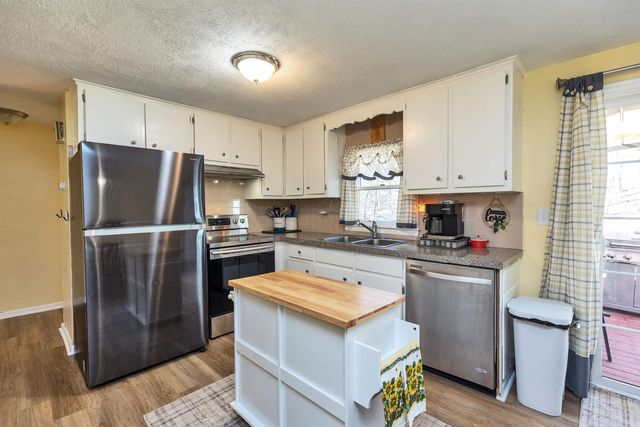 8 Middle Rd # B, Plaistow, NH 03865