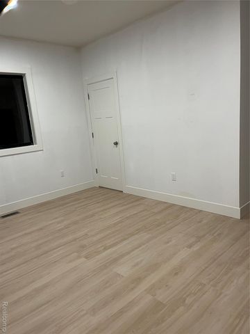 1535 E Meyers Avenue, Hazel Park, MI 48030