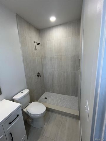 1535 E Meyers Avenue, Hazel Park, MI 48030