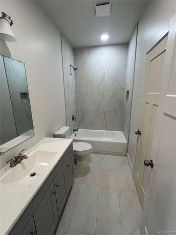 1535 E Meyers Avenue, Hazel Park, MI 48030