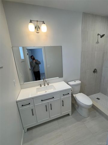 1535 E Meyers Avenue, Hazel Park, MI 48030