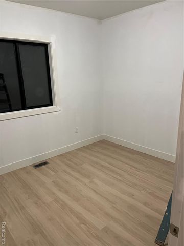 1535 E Meyers Avenue, Hazel Park, MI 48030