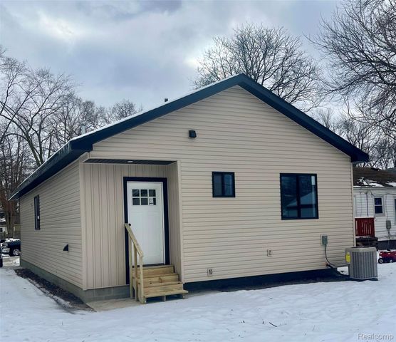 1535 E Meyers Avenue, Hazel Park, MI 48030