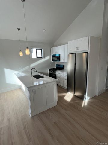 1535 E Meyers Avenue, Hazel Park, MI 48030