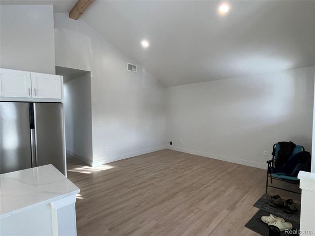 1535 E Meyers Avenue, Hazel Park, MI 48030