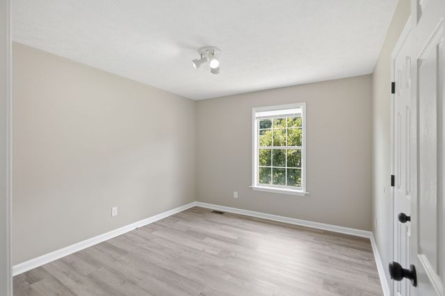 1529 Potter Dr, Columbia, TN 38401