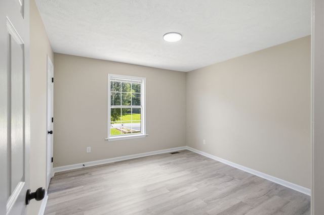 1529 Potter Dr, Columbia, TN 38401