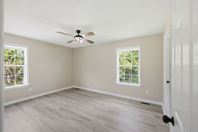1529 Potter Dr, Columbia, TN 38401