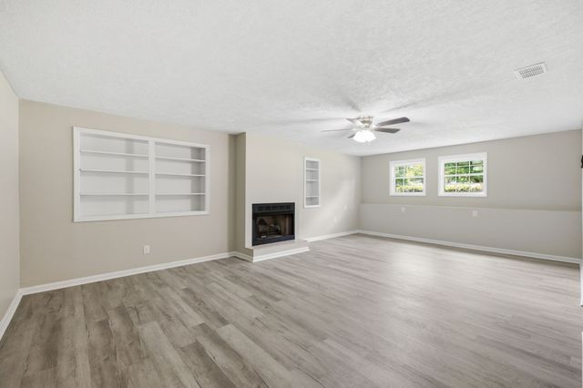 1529 Potter Dr, Columbia, TN 38401