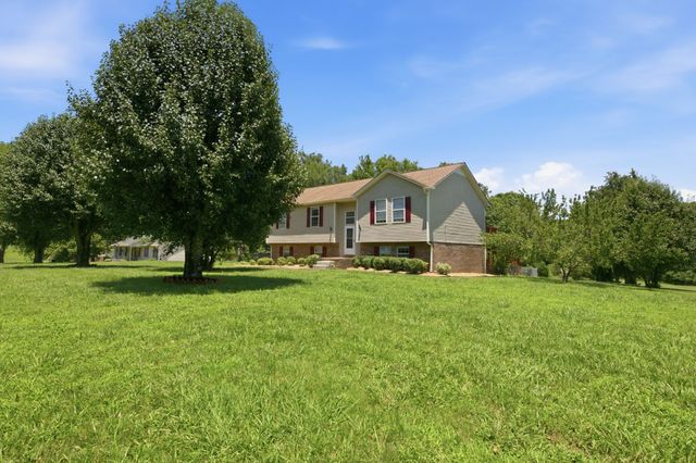 1529 Potter Dr, Columbia, TN 38401