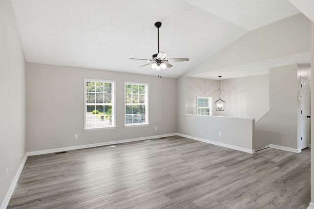 1529 Potter Dr, Columbia, TN 38401