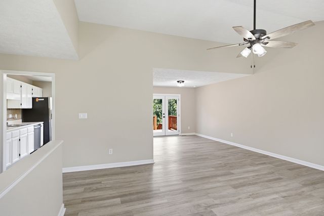 1529 Potter Dr, Columbia, TN 38401