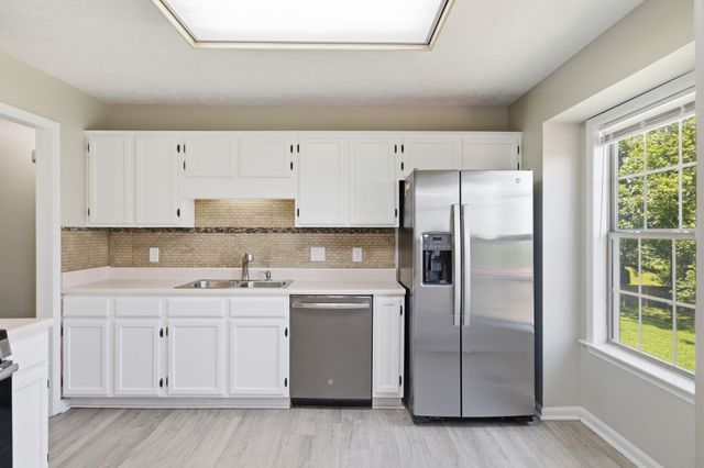 1529 Potter Dr, Columbia, TN 38401