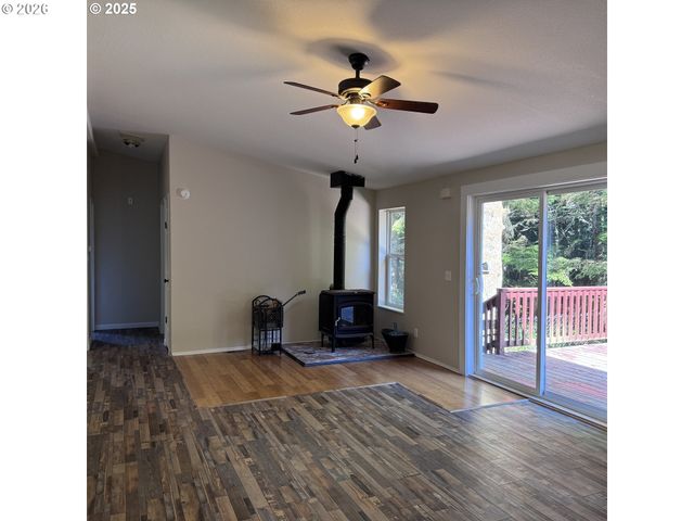 925 Sw DOLORES Dr, Waldport, OR 97394