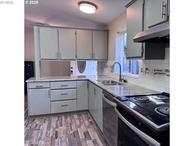 925 Sw DOLORES Dr, Waldport, OR 97394