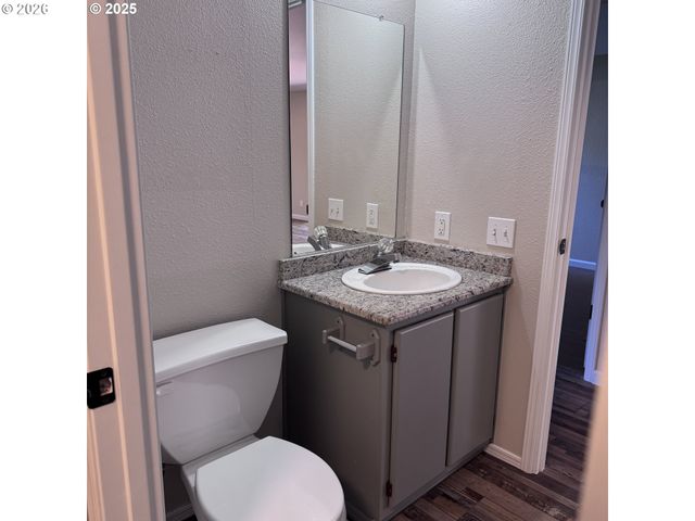 925 Sw DOLORES Dr, Waldport, OR 97394