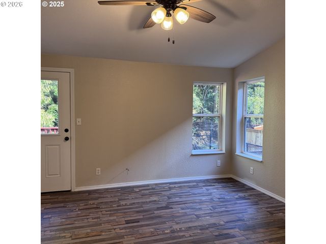 925 Sw DOLORES Dr, Waldport, OR 97394